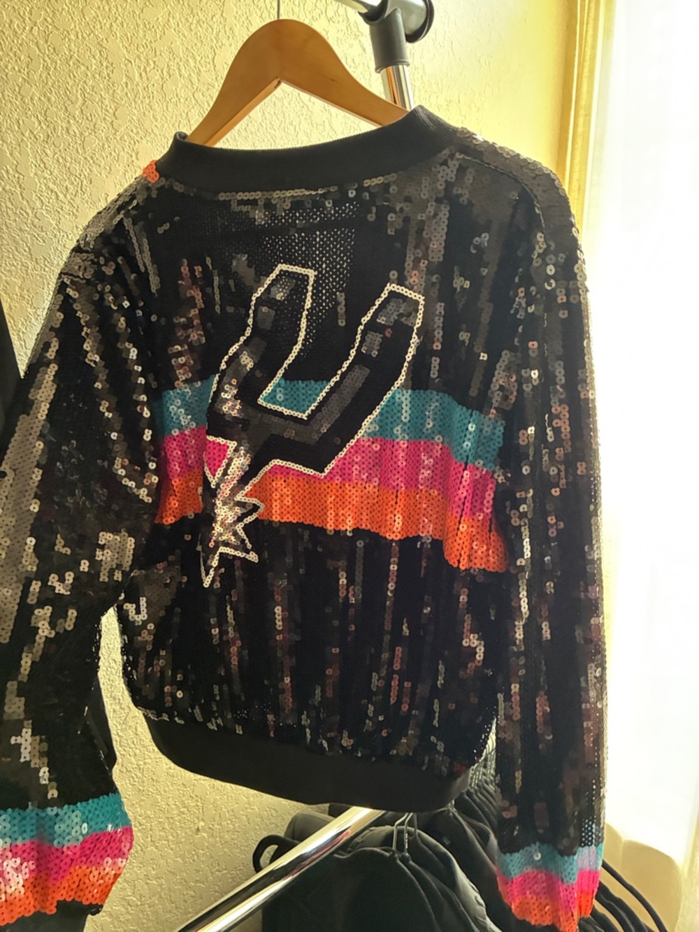 San Antonio Spurs black Sequin Jacket with Colorful original Spurs Stripes - Picture 3 of 3